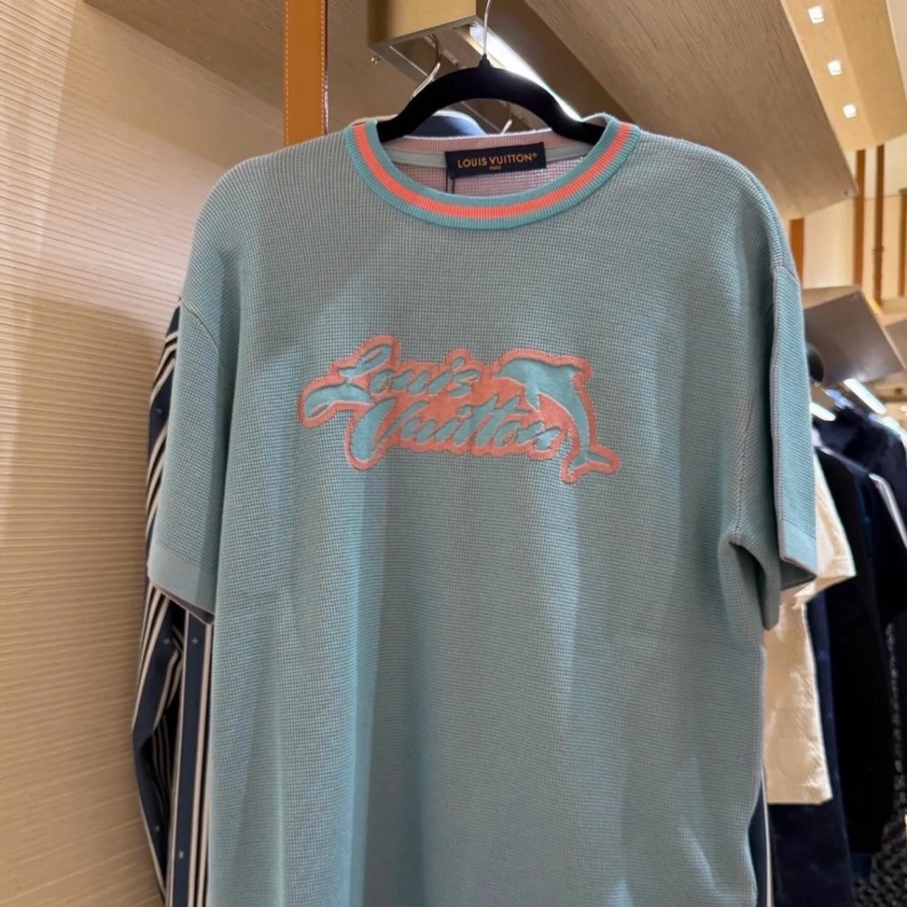 LOUIS VUITTON, GRAPHIC SHORT SLEEVE T-SHIRT FW25 !!!